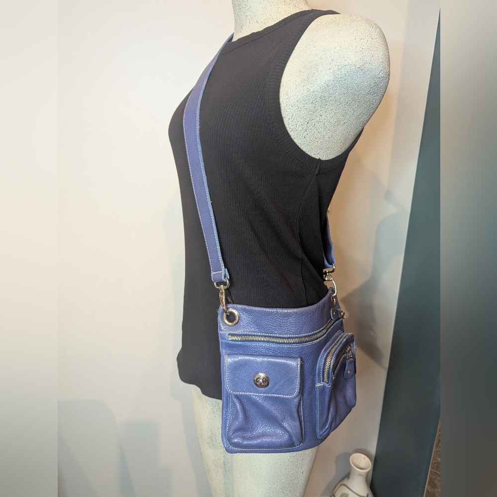 ROOTS CANADA Tribe Village crossbody purple leather bag. Medium - Picture 3 of 13